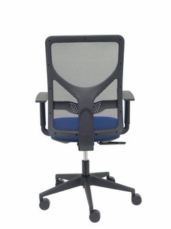 Modelo Motilla - Silla de oficina ergonómica con mecanismo sincro, brazos regulables y ajustable en altura - Respaldo de malla transpirable en color negro y asiento tapizados en tejido BALI color azul.