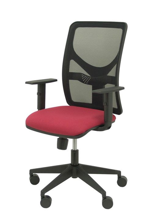 Modelo Motilla - Silla de oficina ergonómica con mecanismo sincro, brazos regulables y ajustable en altura - Respaldo de malla transpirable en color negro y asiento tapizados en tejido BALI color granate.