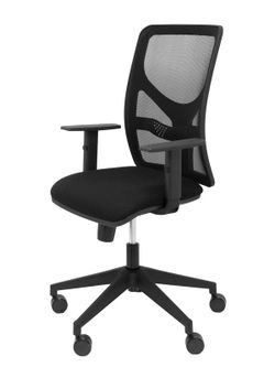 Modelo Motilla - Silla de oficina ergonómica con mecanismo sincro, brazos regulables y ajustable en altura - Respaldo de malla transpirable en color negro y asiento tapizados en tejido BALI color negro