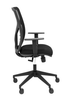 Modelo Motilla - Silla de oficina ergonómica con mecanismo sincro, brazos regulables y ajustable en altura - Respaldo de malla transpirable en color negro y asiento tapizados en tejido BALI color negro