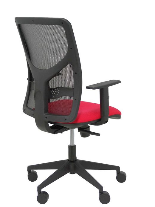 Modelo Motilla - Silla de oficina ergonómica con mecanismo sincro, brazos regulables y ajustable en altura - Respaldo de malla transpirable en color negro y asiento tapizados en tejido BALI color rojo