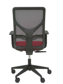Modelo Motilla - Silla de oficina ergonómica con mecanismo sincro, brazos regulables y ajustable en altura - Respaldo de malla transpirable en color negro y asiento tapizados en tejido BALI color rojo