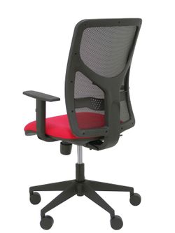 Modelo Motilla - Silla de oficina ergonómica con mecanismo sincro, brazos regulables y ajustable en altura - Respaldo de malla transpirable en color negro y asiento tapizados en tejido BALI color rojo