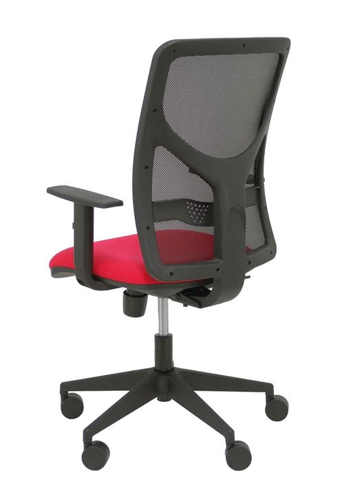 Modelo Motilla - Silla de oficina ergonómica con mecanismo sincro, brazos regulables y ajustable en altura - Respaldo de malla transpirable en color negro y asiento tapizados en tejido BALI color rojo