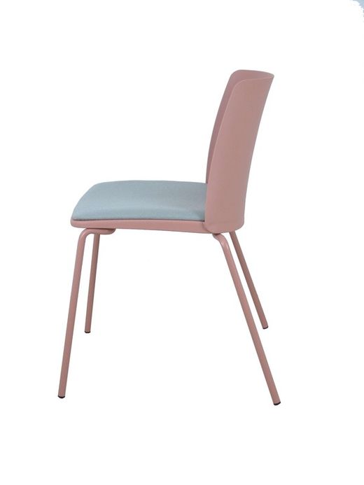 Modelo Orgaz - Pack de 4 sillas confidentes - Carcasa monobloque en PVC de color rosa con estructura de hierro de cuatro patas, en color rosa y asiento tapizado en bali color gris claro.