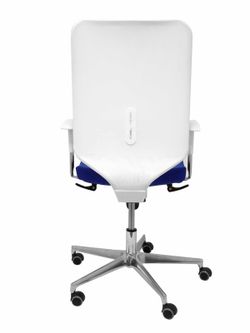 Modelo Ossa blanca - Silla de Oficina ergonómica con mecanismo sincro y regulable en altura - Respaldo de malla en color blanco y asiento tapizado en tejido BALI color azul