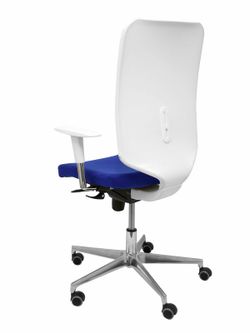 Modelo Ossa blanca - Silla de Oficina ergonómica con mecanismo sincro y regulable en altura - Respaldo de malla en color blanco y asiento tapizado en tejido BALI color azul