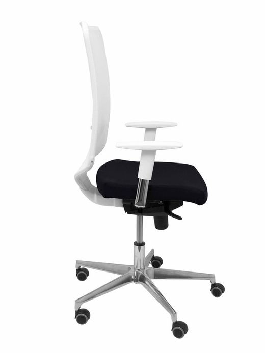 Modelo Ossa blanca - Silla de Oficina ergonómica con mecanismo sincro y regulable en altura - Respaldo de malla en color blanco y asiento tapizado en tejido BALI color negro