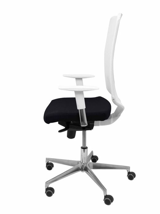 Modelo Ossa blanca - Silla de Oficina ergonómica con mecanismo sincro y regulable en altura - Respaldo de malla en color blanco y asiento tapizado en tejido BALI color negro