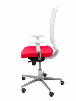 Modelo Ossa blanca - Silla de Oficina ergonómica con mecanismo sincro y regulable en altura - Respaldo de malla en color blanco y asiento tapizado en tejido BALI color rojo