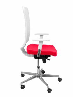 Modelo Ossa blanca - Silla de Oficina ergonómica con mecanismo sincro y regulable en altura - Respaldo de malla en color blanco y asiento tapizado en tejido BALI color rojo