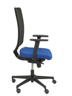 Modelo Ossa Negra - Silla de Oficina ergonómica con mecanismo sincro y regulable en altura - Respaldo de malla en color negro y asiento tapizado en tejido BALI color azul