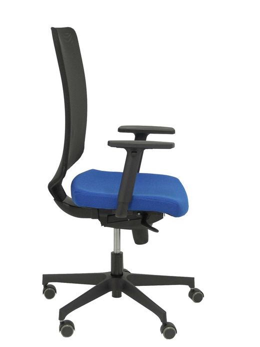 Modelo Ossa Negra - Silla de Oficina ergonómica con mecanismo sincro y regulable en altura - Respaldo de malla en color negro y asiento tapizado en tejido BALI color azul