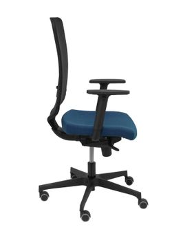 Modelo Ossa Negra - Silla de Oficina ergonómica con mecanismo sincro y regulable en altura - Respaldo de malla en color negro y asiento tapizado en tejido BALI color azul marino