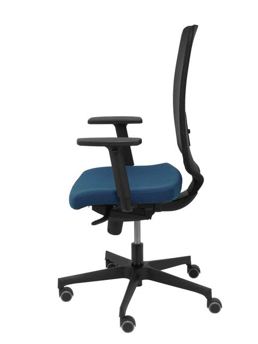 Modelo Ossa Negra - Silla de Oficina ergonómica con mecanismo sincro y regulable en altura - Respaldo de malla en color negro y asiento tapizado en tejido BALI color azul marino
