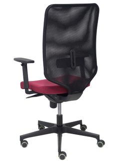 Modelo Ossa Negra - Silla de Oficina ergonómica con mecanismo sincro y regulable en altura - Respaldo de malla en color negro y asiento tapizado en tejido BALI color granate