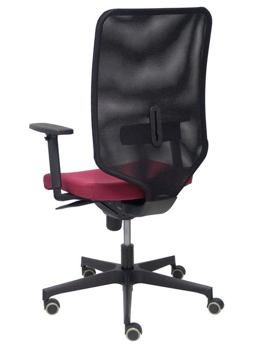 Modelo Ossa Negra - Silla de Oficina ergonómica con mecanismo sincro y regulable en altura - Respaldo de malla en color negro y asiento tapizado en tejido BALI color granate