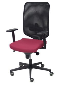 Modelo Ossa Negra - Silla de Oficina ergonómica con mecanismo sincro y regulable en altura - Respaldo de malla en color negro y asiento tapizado en tejido BALI color granate