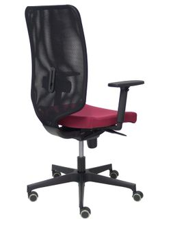 Modelo Ossa Negra - Silla de Oficina ergonómica con mecanismo sincro y regulable en altura - Respaldo de malla en color negro y asiento tapizado en tejido BALI color granate