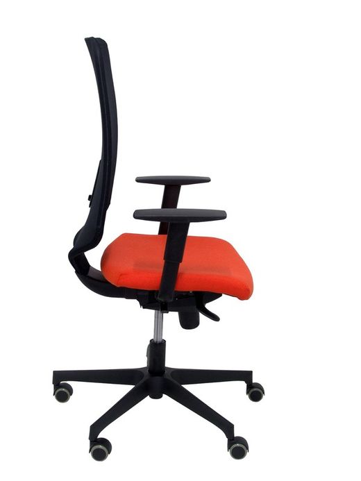 Modelo Ossa Negra - Silla de Oficina ergonómica con mecanismo sincro y regulable en altura - Respaldo de malla en color negro y asiento tapizado en tejido BALI color naranja oscuro