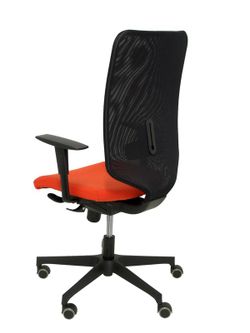 Modelo Ossa Negra - Silla de Oficina ergonómica con mecanismo sincro y regulable en altura - Respaldo de malla en color negro y asiento tapizado en tejido BALI color naranja oscuro
