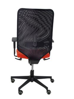 Modelo Ossa Negra - Silla de Oficina ergonómica con mecanismo sincro y regulable en altura - Respaldo de malla en color negro y asiento tapizado en tejido BALI color naranja oscuro