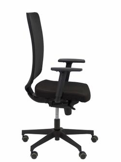 Modelo Ossa Negra - Silla de Oficina ergonómica con mecanismo sincro y regulable en altura - Respaldo de malla en color negro y asiento tapizado en tejido BALI color negro