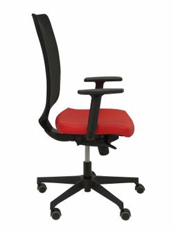 Modelo Ossa  Silla de Oficina ergonómica con mecanismo sincro y regulable en altura  Respaldo de malla en color negro y asiento tapizado en similpiel color rojo