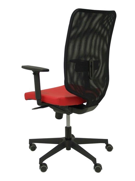 Modelo Ossa  Silla de Oficina ergonómica con mecanismo sincro y regulable en altura  Respaldo de malla en color negro y asiento tapizado en similpiel color rojo