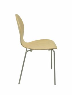 Modelo Peñas - Pack 4 sillas confidentes con estructura gris - Asiento y respaldo de madera color haya.
