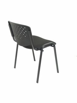 Modelo Pétrola  Pack 4 sillas confidente ergonómica, apilable, multiusos y estructura en color negro  Respaldo de PVC color negro y asiento tapizado en tejido ARAN color negro