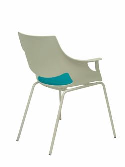 Modelo Saceruela- Pack de 3 sillas confidentes ergonómica monocarcasa con reposabrazos y estructura metálica tubular, estilo Tower - Asiento y respaldo de PVC, con acolchado en el asiento.