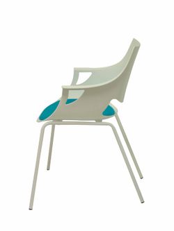 Modelo Saceruela- Pack de 3 sillas confidentes ergonómica monocarcasa con reposabrazos y estructura metálica tubular, estilo Tower - Asiento y respaldo de PVC, con acolchado en el asiento.