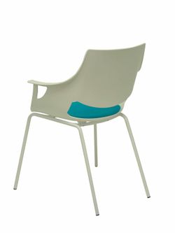Modelo Saceruela- Pack de 3 sillas confidentes ergonómica monocarcasa con reposabrazos y estructura metálica tubular, estilo Tower - Asiento y respaldo de PVC, con acolchado en el asiento.