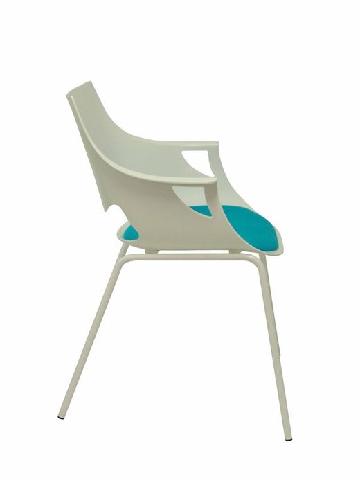 Modelo Saceruela- Pack de 3 sillas confidentes ergonómica monocarcasa con reposabrazos y estructura metálica tubular, estilo Tower - Asiento y respaldo de PVC, con acolchado en el asiento.