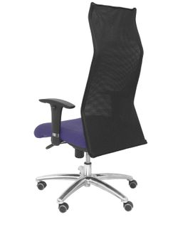 Modelo Sahuco - Sillón de dirección ergonómico con mecanismo sincro y regulable en altura - Respaldo de malla transpirable y asiento tapizados en tejido BALI color azul claro