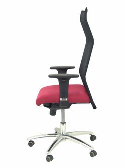 Modelo Sahuco - Sillón de dirección ergonómico con mecanismo sincro y regulable en altura - Respaldo de malla transpirable y asiento tapizados en tejido BALI color granate