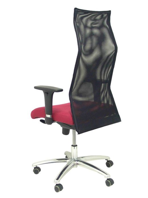 Modelo Sahuco - Sillón de dirección ergonómico con mecanismo sincro y regulable en altura - Respaldo de malla transpirable y asiento tapizados en tejido BALI color granate