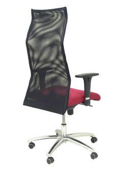 Modelo Sahuco - Sillón de dirección ergonómico con mecanismo sincro y regulable en altura - Respaldo de malla transpirable y asiento tapizados en tejido BALI color granate