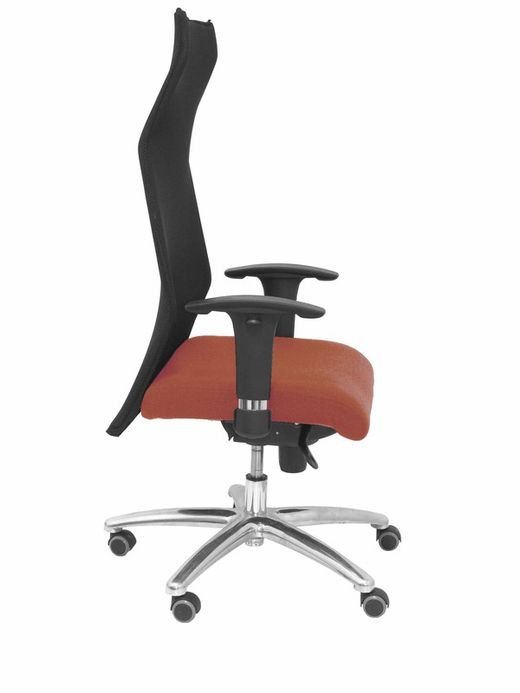 Modelo Sahuco - Sillón de dirección ergonómico con mecanismo sincro y regulable en altura - Respaldo de malla transpirable y asiento tapizados en tejido BALI color marrón