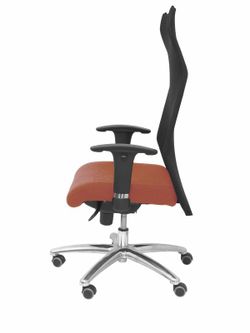 Modelo Sahuco - Sillón de dirección ergonómico con mecanismo sincro y regulable en altura - Respaldo de malla transpirable y asiento tapizados en tejido BALI color marrón
