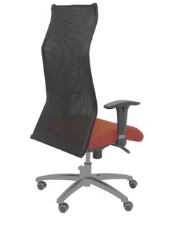 Modelo Sahuco - Sillón de dirección ergonómico con mecanismo sincro y regulable en altura - Respaldo de malla transpirable y asiento tapizados en tejido BALI color marrón