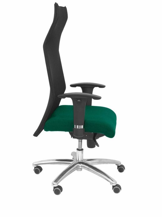 Modelo Sahuco - Sillón de dirección ergonómico con mecanismo sincro y regulable en altura - Respaldo de malla transpirable y asiento tapizados en tejido BALI color verde esmeralda
