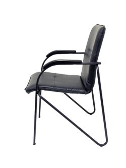 Modelo Samba - Pack de 2 sillas confidentes de 4 patas, con brazos y estructura negra - Asiento y respaldo tapizados en tejido similpiel negro