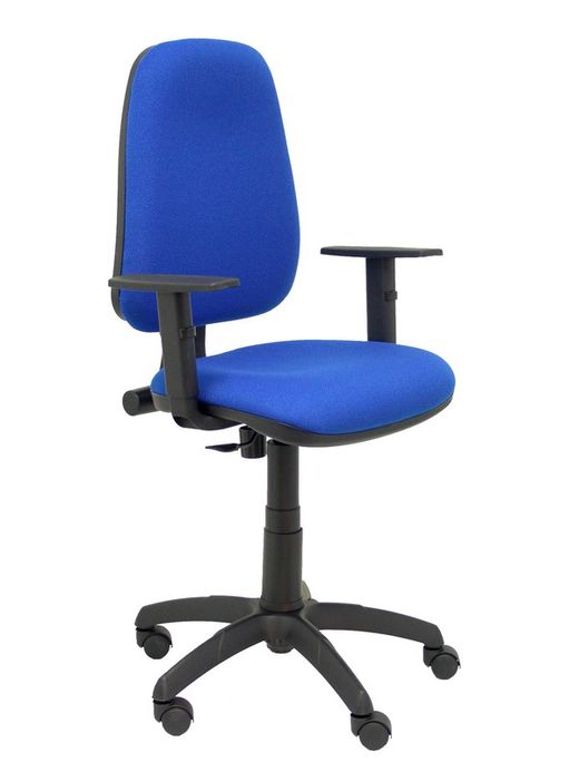 Modelo Sierra - Silla de oficina con mecanismo de contacto permanente y regulable en altura - Asiento y respaldo tapizados en tejido BALI color azul. Brazos regulables incluidos