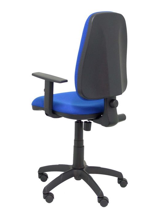 Modelo Sierra - Silla de oficina con mecanismo de contacto permanente y regulable en altura - Asiento y respaldo tapizados en tejido BALI color azul. Brazos regulables incluidos