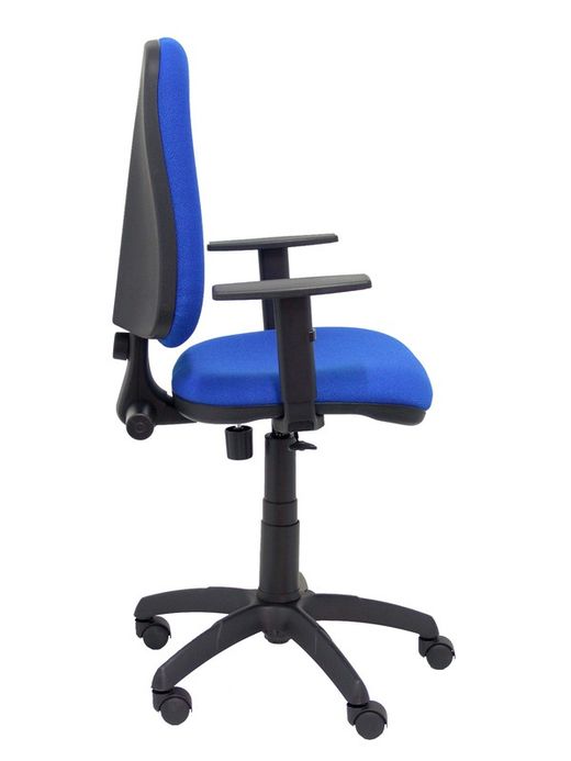 Modelo Sierra - Silla de oficina con mecanismo de contacto permanente y regulable en altura - Asiento y respaldo tapizados en tejido BALI color azul. Brazos regulables incluidos