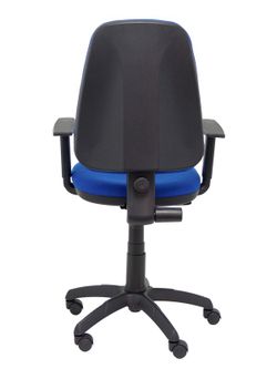 Modelo Sierra - Silla de oficina con mecanismo de contacto permanente y regulable en altura - Asiento y respaldo tapizados en tejido BALI color azul. Brazos regulables incluidos