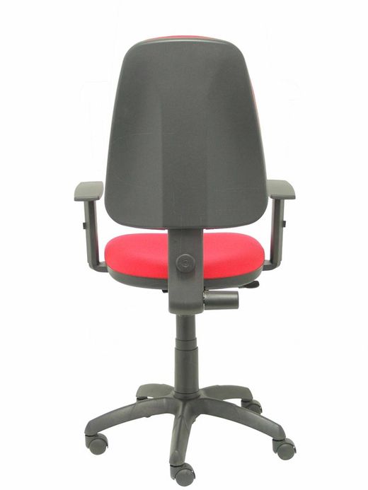 Modelo Sierra - Silla de oficina con mecanismo de contacto permanente y regulable en altura - Asiento y respaldo tapizados en tejido BALI color rojo. Brazos regulables incluidos