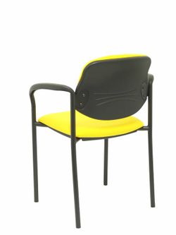 Modelo Styl - Silla confidente de 4 patas, con brazos y estructrua negra - Asiento y respaldo tapizados en tejido BALI color amarillo